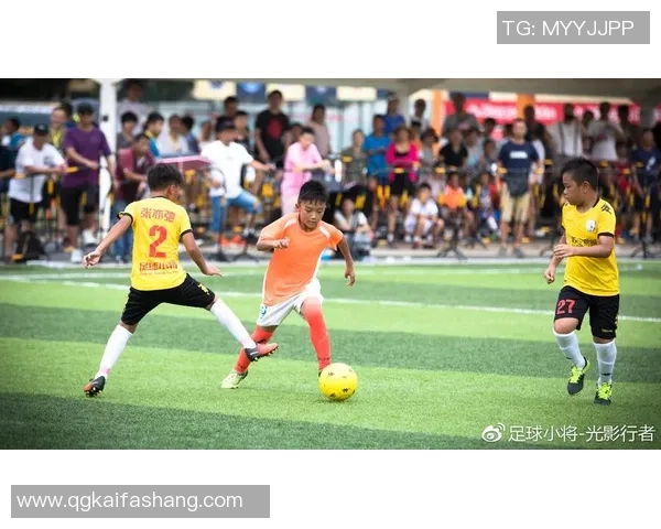 南京足球队在邀请赛中以100分稳居积分榜首位展现强劲实力