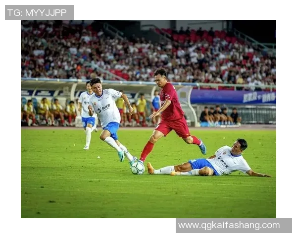 足球明星惊艳登场引发全球球迷热议与狂欢盛况