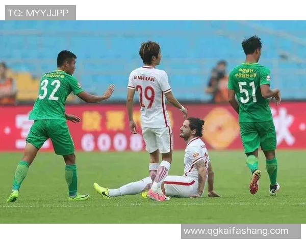 重庆足球队以66分领跑大师赛积分榜展现强劲实力